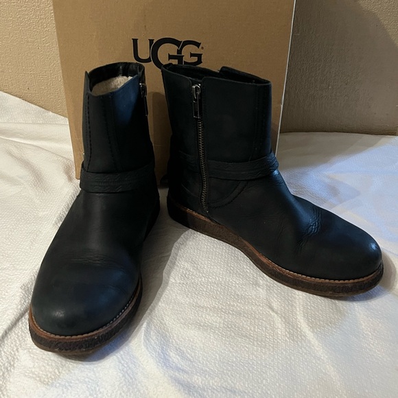 Ugg Camren Black Boots - Picture 1 of 11
